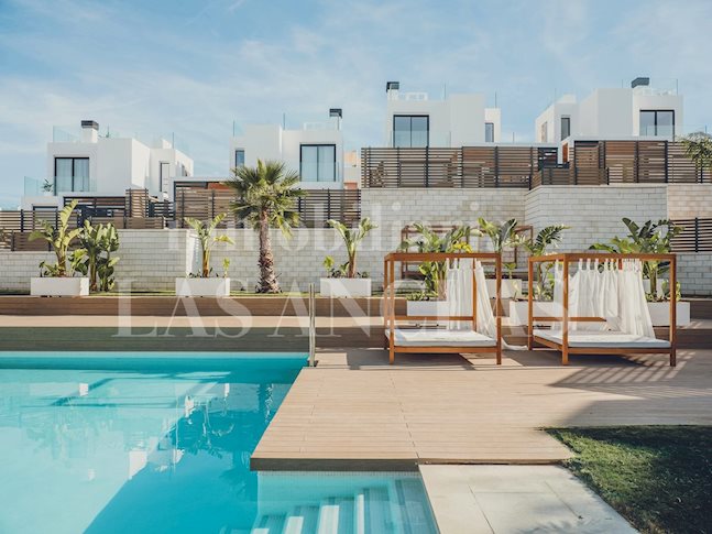 Ibiza Cala Tarida - Villas a estrenar de estilo moderno cerca de la playa en venta