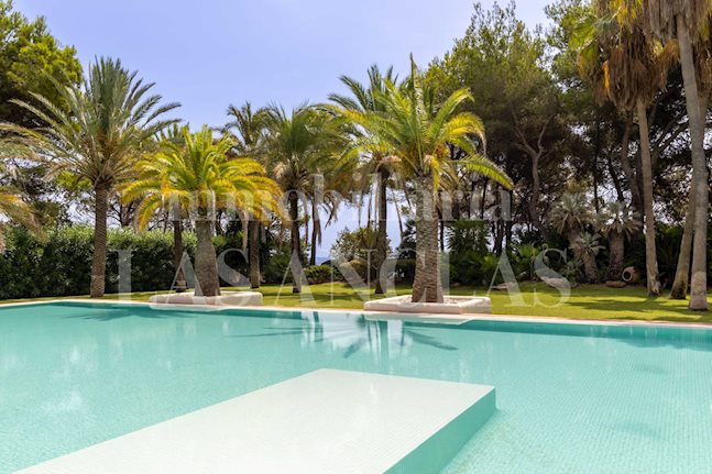 Ibiza East Coast - Impressive villa with direct access to the sea, stunning pool and Blakstad project for sale