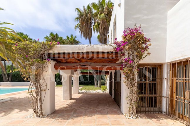 Ibiza Costa Est - Impressionante villa con accesso diretto al mare, splendida piscina e progetto Blakstad in vendita