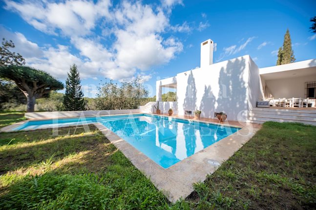 Ibiza tra Ibiza e Sta. Eulalia - Casa attraente con piscina e splendida vista sulla campagna in vendita