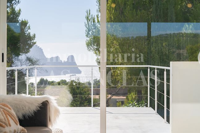 Ibiza Costa Ovest - Villa moderna con licenza turistica e fantastica vista su Es Vedrá in vendita