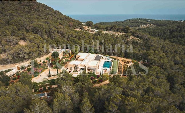 Ibiza San Carlos - Imponente villa di design immersa nella natura vicino alla costa in vendita