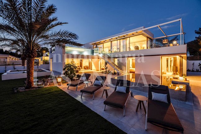 Ibiza westkust - Moderne villa met uitzicht op zee in een exclusief resort te koop