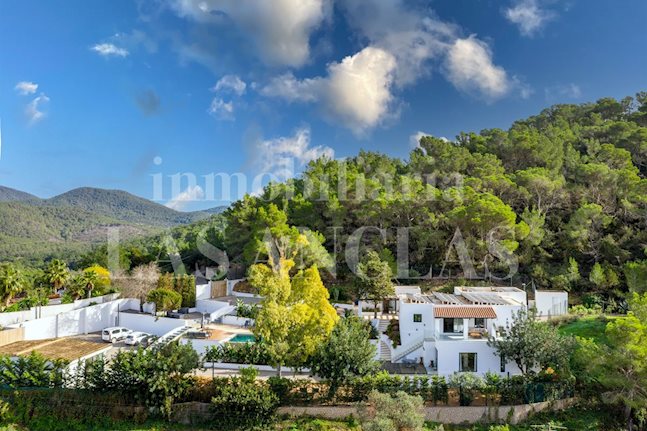 Ibiza San José - Completely renovated villa with several annexes and terraces for sale