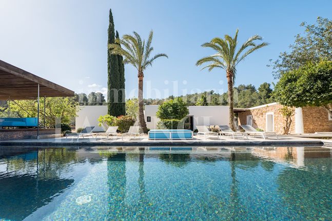 Ibiza Santa Eulalia - Complexe privé en pleine nature avec permis de location pour 12 personnes à vendre