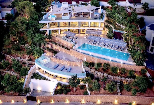 Ibiza cerca campo de golf - Lujosa villa de diseño minimalista con ascensor y apartamento de invitados en venta