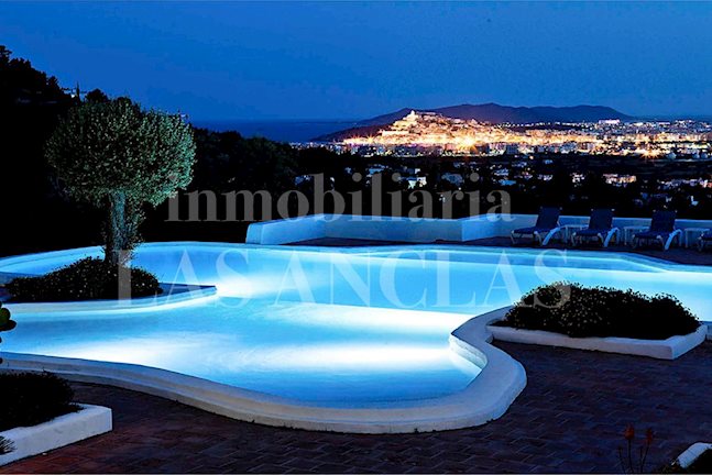 Ibiza Jesús - Villa di lusso al piano terra con personale e foresteria in vendita