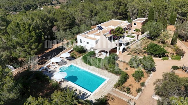 Ibiza Santa Eulalia - Cautivadora casa payesa con mucha privacidad y licencia de alquiler para comprar