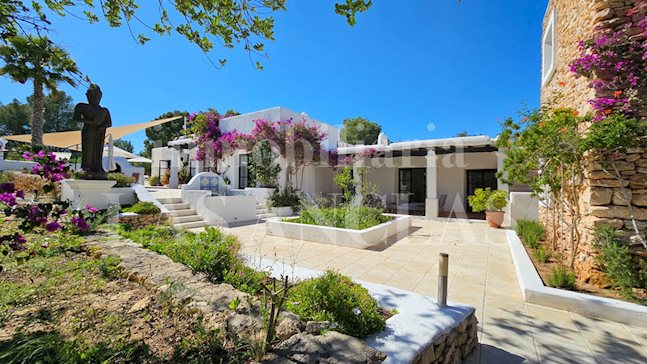Ibiza Santa Eulalia - Licencia turística! Señorial casa payesa con anexo de invitados en idílica ubicación para comprar