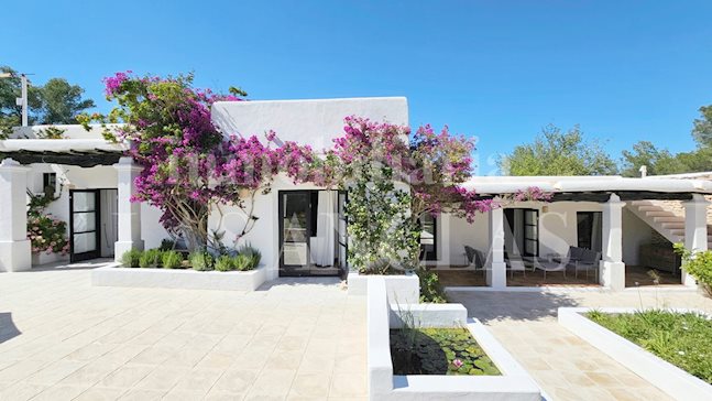 Ibiza Santa Eulalia - Licenza turistica! Finca signorile con dependance per gli ospiti in posizione idilliaca per acquistare