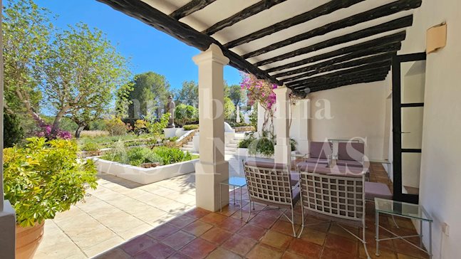 Ibiza Santa Eulalia - Majestuosa casa payesa con licencia turística y casa de invitados para comprar
