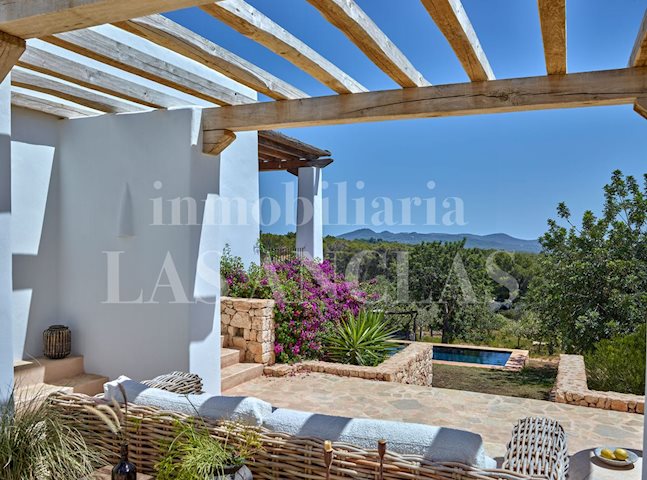 Ibiza Santa Gertrudis - Bezaubernde Blakstad-Finca mit schönem Blick auf die Landschaft bis hin zum Meer und Dalt Vila im Verkauf