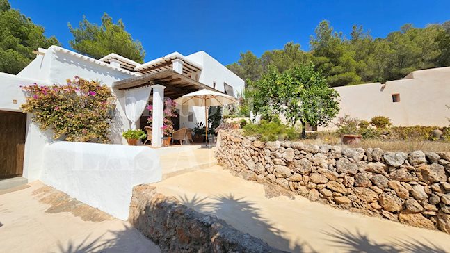 Ibiza Jesús - Charming renovated finca in an idyllic location to buy