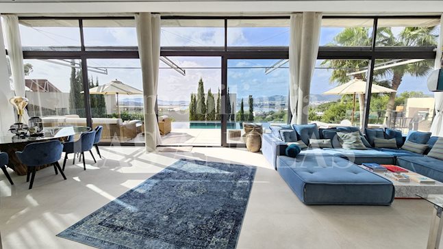 Ibiza Talamanca - Moderna villa de lujo con piso invitados y vistas al mar/puerto/Dalt Vila en venta