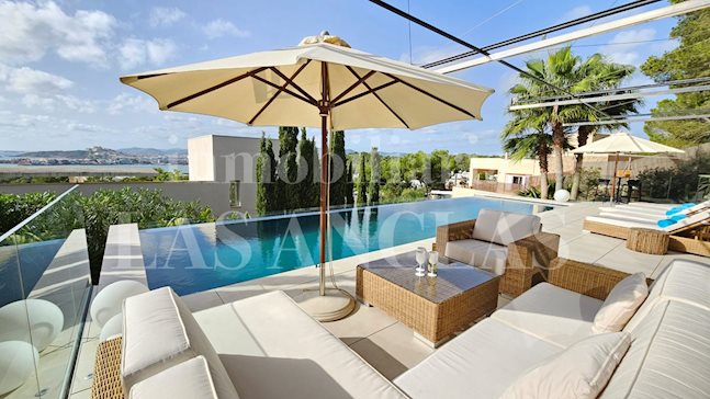 Ibiza Talamanca - Moderna villa de lujo con piso invitados y vistas al mar/puerto/Dalt Vila for sale