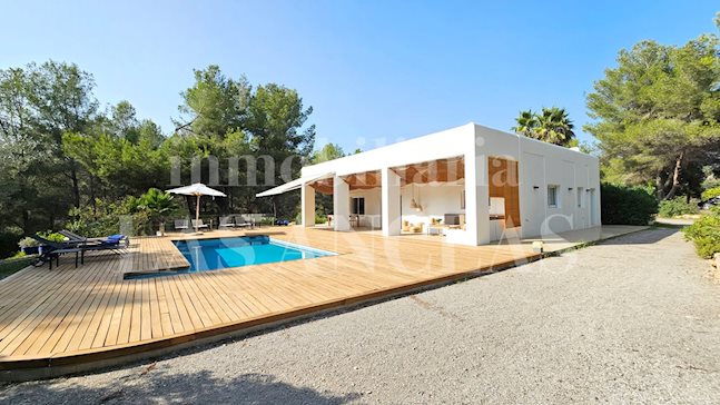 Ibiza Jesús - Contemporary single storey villa with guest flat and tourist rental license for sale