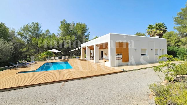 Ibiza Jesús - Soleada villa de una planta con licencia de alquiler turístico en venta