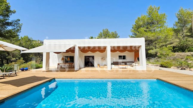 Ibiza Jesús - Licenza di affitto! Spaziosa villa a un piano con appartamento per gli ospiti e molta privacy in vendita