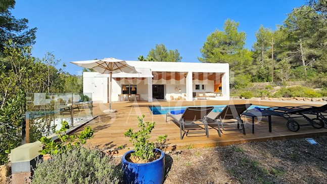 Ibiza Jesús - Rental license! Spacious single storey villa with guest appartment and lots of privacy for sale