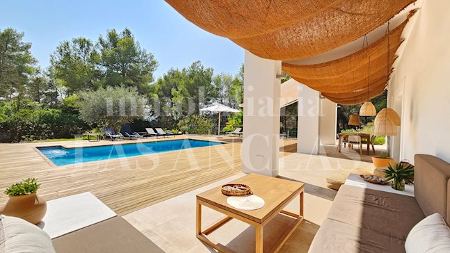 Ibiza Jesús - Bright one-storey villa with tourist rental license for sale