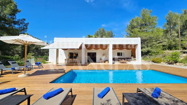 Ibiza Jesús - Licenza di affitto! Spaziosa villa a un piano con appartamento per gli ospiti e molta privacy in vendita