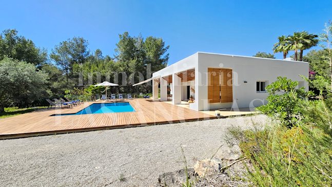 Ibiza Jesús - Sonnige einstöckige Villa mit Lizenz zur touristischen Vermietung im Verkauf