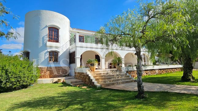 Ibiza Santa Eulalia - Mooie gerenoveerde plattelandsvilla met toeristische vergunning en uitzicht op zee kopen Ibiza Santa Eulalia - Mooie gerenoveerde plattelandsvilla met toeristische vergunning en uitzicht op zee kopen