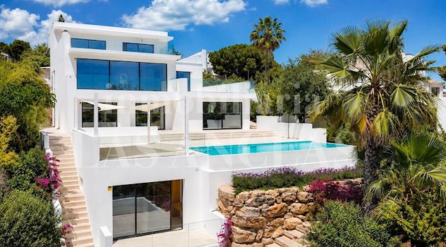 Ibiza Talamanca - Villa contemporanea di nuova costruzione, ricca di eleganza, con vista sul mare e su Dalt Vila in vendita