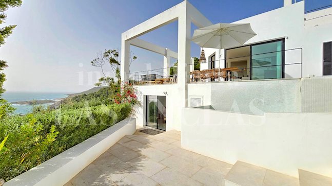 Ibiza near golf course - Outstanding villa with licence for extension and 180º sea views overlooking the coast to buy