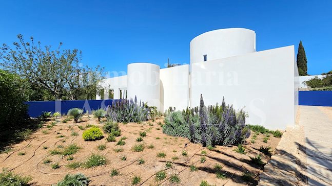 Ibiza Talamanca - Imposante Villa mit exklusiver Architektur, Designergarten und Blick auf die Altstadt im Verkauf