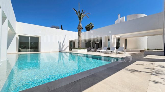 Ibiza Talamanca - Sublime villa of exclusive architecture with design garden and views to the old town for sale
