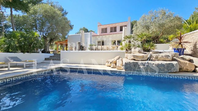 Ibiza Es Cubells - Stilvolle Villa in sehr ruhiger und privater Lage kaufen