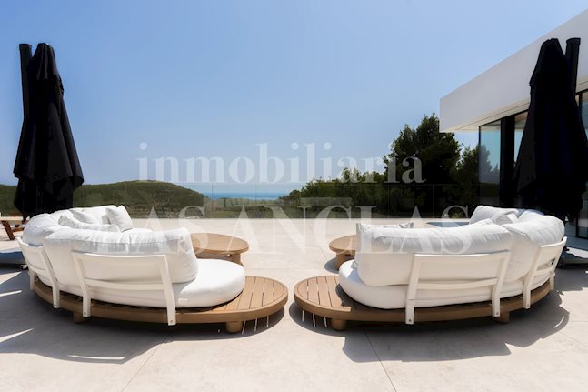 Ibiza Santa Eulalia - Villa a estrenar con detalles de lujo, amplias terrazas y vistas abiertas para comprar