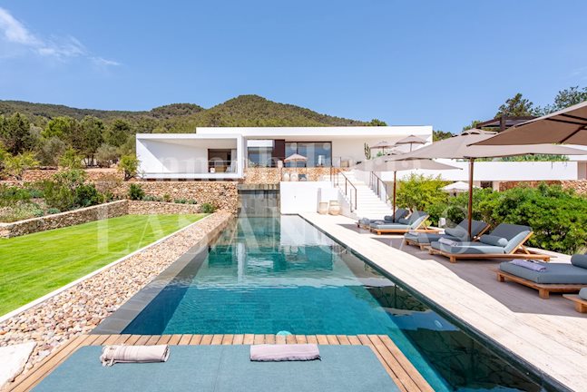 Ibiza Es Cubells - Sofisticada villa moderna con 2 piscinas y casa de invitados en zona muy cotizada para comprar