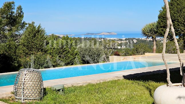 Ibiza San José - Bonita moradia de design térrea com vista para o mar e licença turística para venda