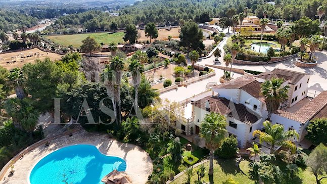 Ibiza San Rafael - Spectaculaire hacienda in Andalusische stijl met fokkerij van raszuivere Spaanse paarden PRE kopen
